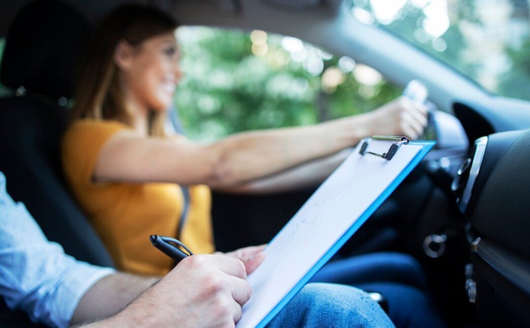 Expert Driving Lessons in Redcliffe – Learn with Confidence!