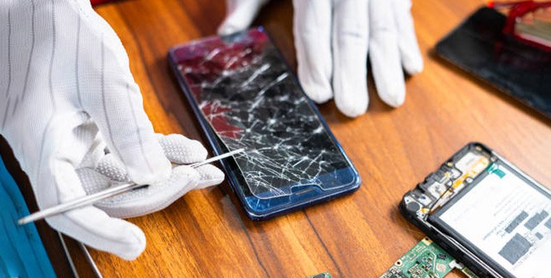 Get Back Online with Reliable& Fast Phone Repair Services by Phone care