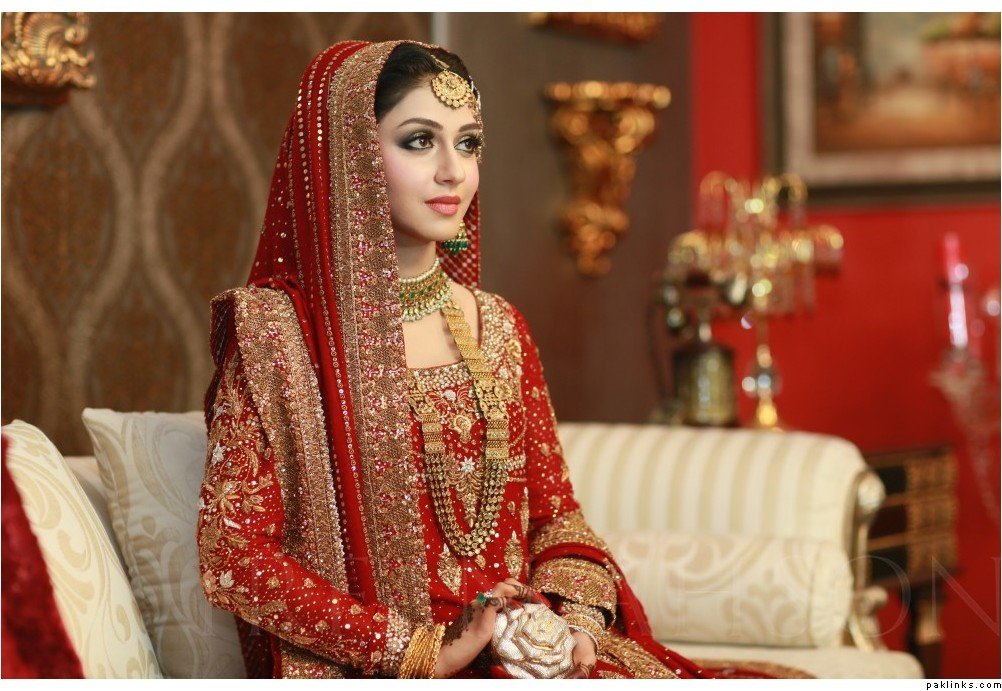 Timeless Glamour – Pakistani Formal Wear for Women