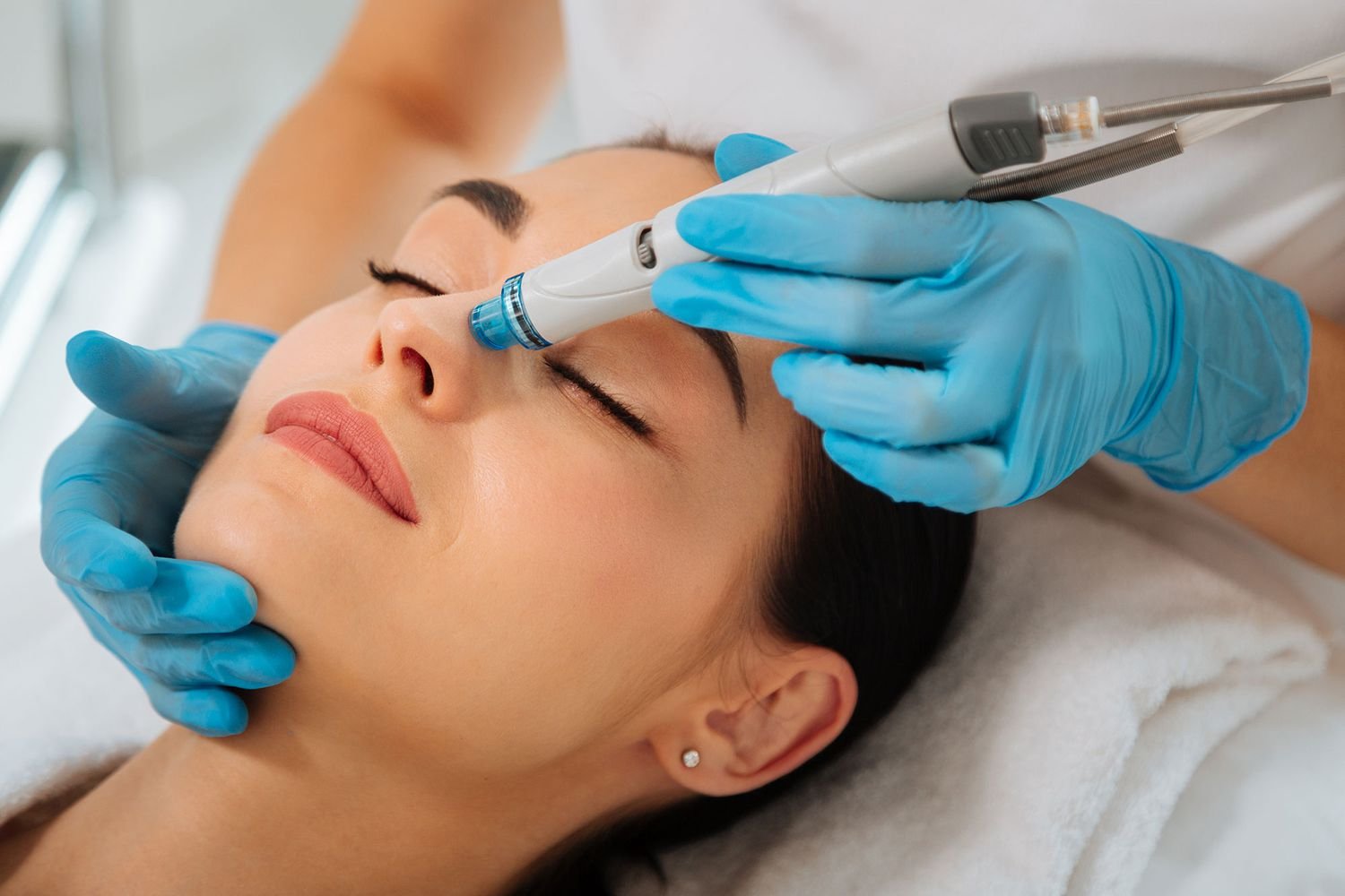 Bridal Skincare Timelines: When to Start HydraFacial Before Wedding Day