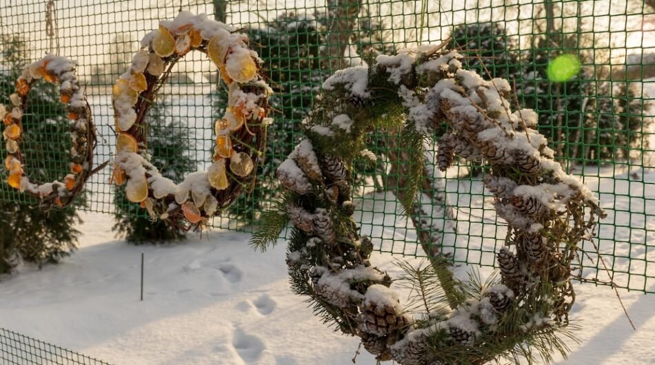 Outdoor-Switchable-Wreaths