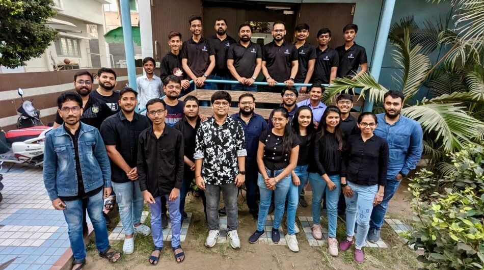 solguruz-team-at-solguruz-house