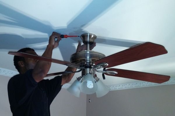 handyman-to-install-ceiling-fan