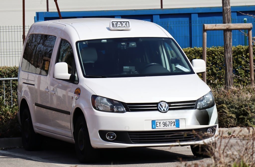 Airport Taxi Service Melbourne | 24/7 Reliable Transfers to Tullamarine & Avalon