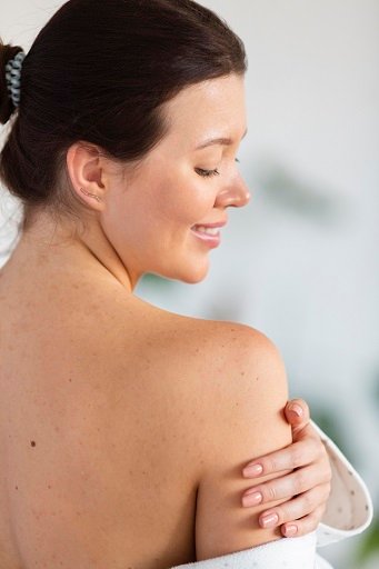 How to Treat Back Acne and Its Effects?