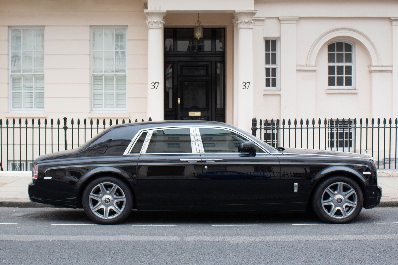 First Class Rolls Royce Chauffeur Service