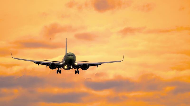 close-up-shot-of-a-passenger-plane-flying-in-the-sunset-cloudy-sky-beautiful-golden-sunset-airliner-silhouette-in-the-evening-sky-video