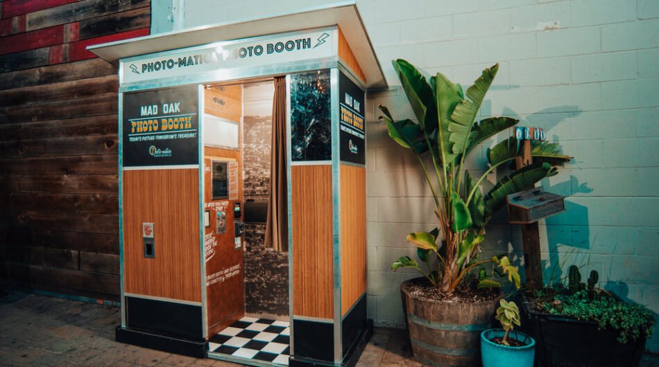 Outdoor_Bar_Photo_Booth_02