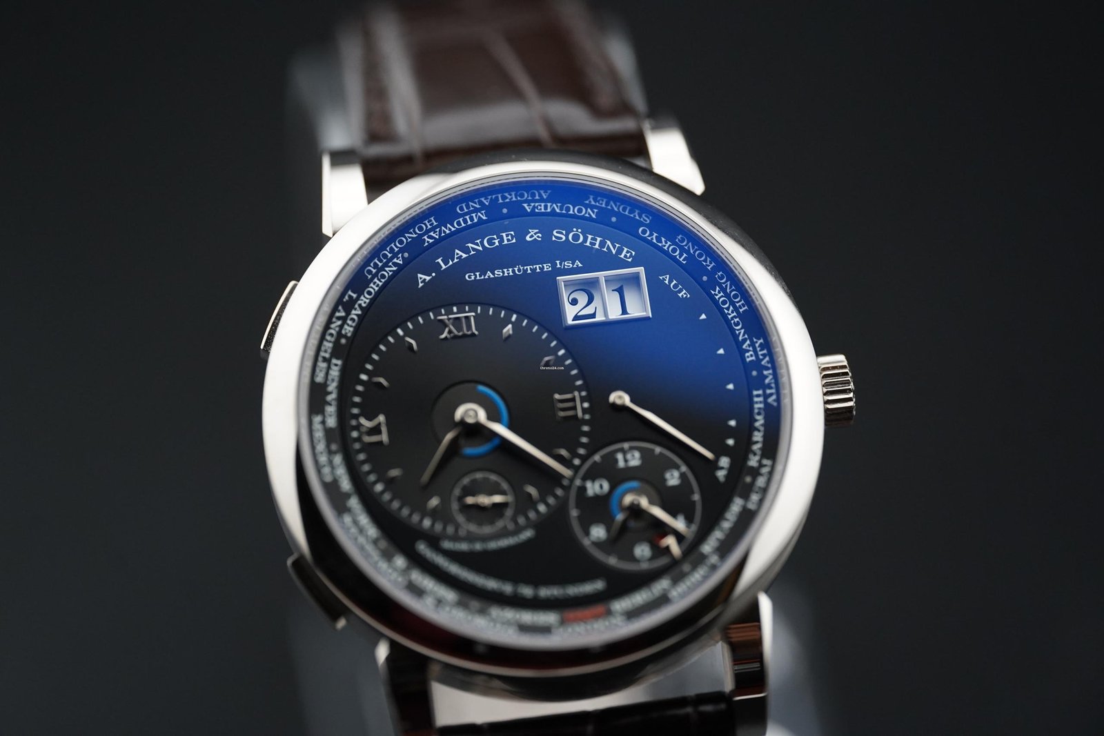 Timeless Craftsmanship and Modern Design in Luxury Timepieces