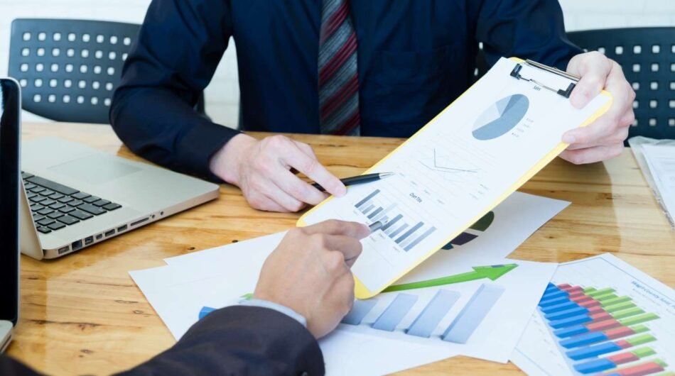 business-team-situation-present-share-idea