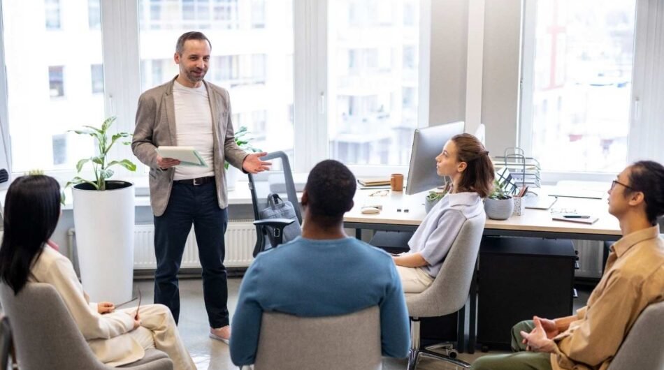 medium-shot-people-learning-job