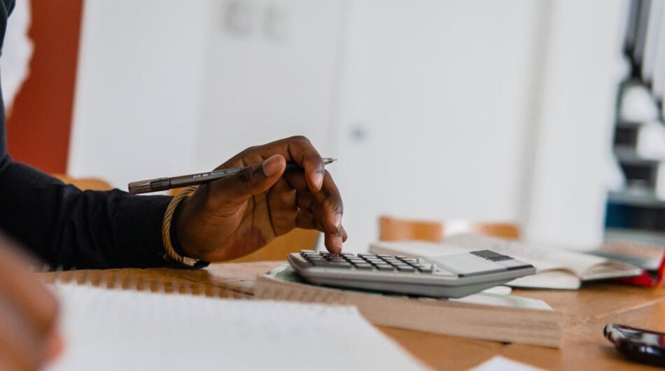 6-Reasons-Why-Accounts-Payable-Outsourcing-is-the-Best-Choice-for-Your-Business