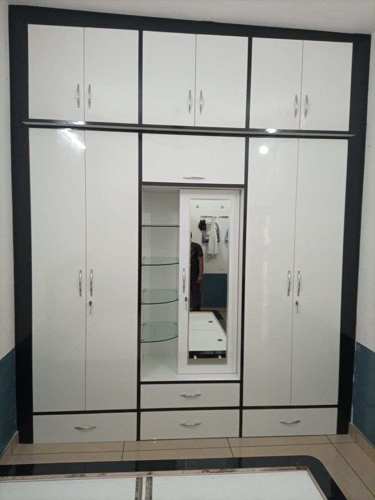 Professional Mounted Almirah Manufacturer in Delhi for Homes and Offices