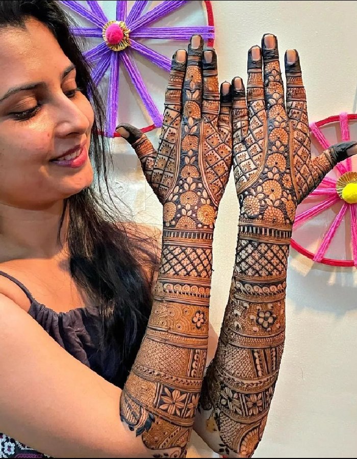 Professional Mehndi Artist in Uttam Nagar West for Excellent Patterns