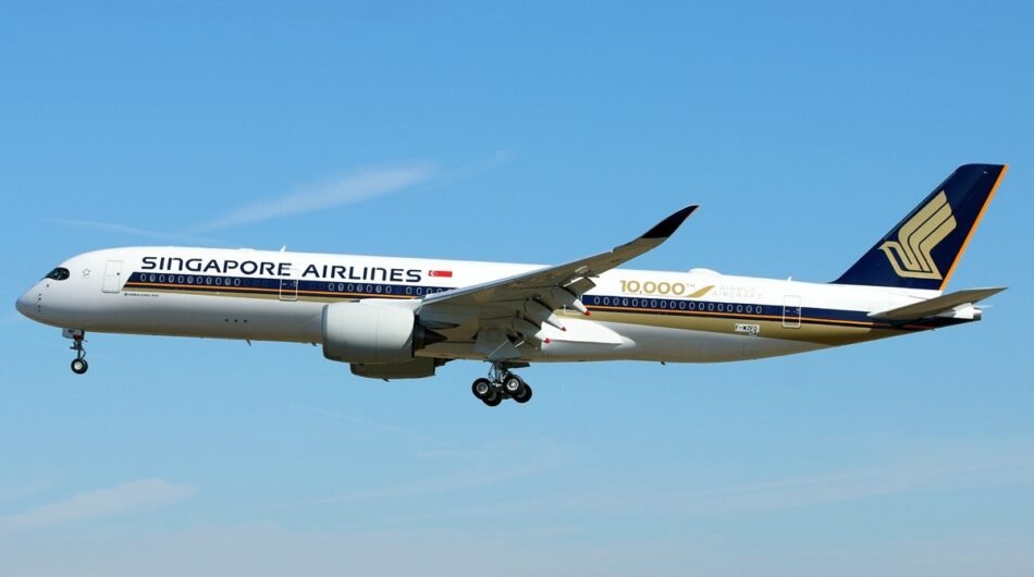 Singapore_Airlines_Airbus_A350-941_F-WZFD_to_9V-SMF