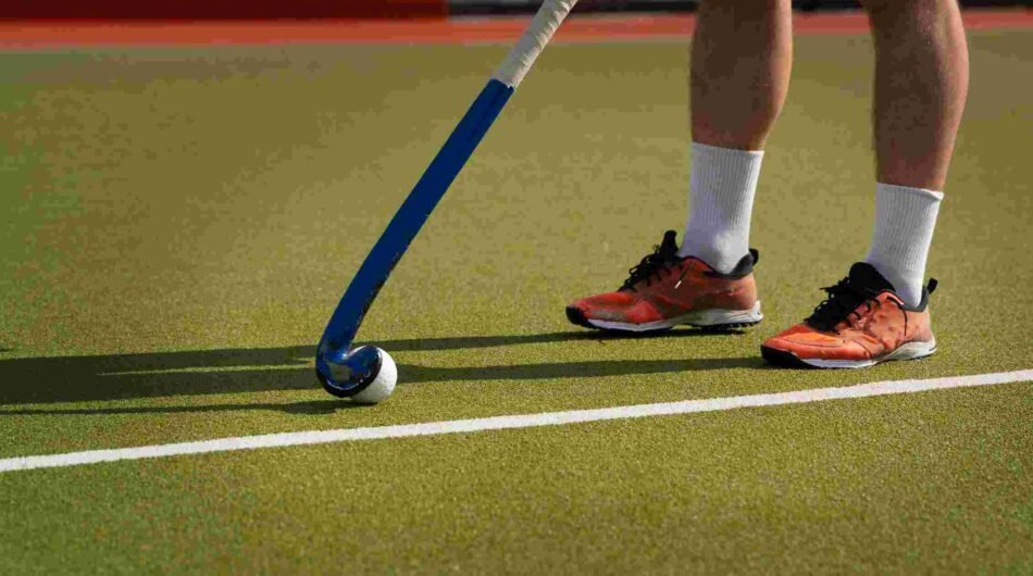 compressed_hockey-player-match-grass