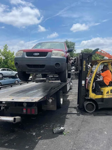 Fast & Reliable Junk Car Removal – Get Paid Today