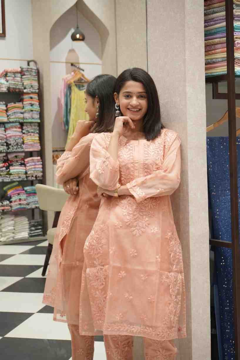 Chikozi – chikankari showroom in gomtinagar