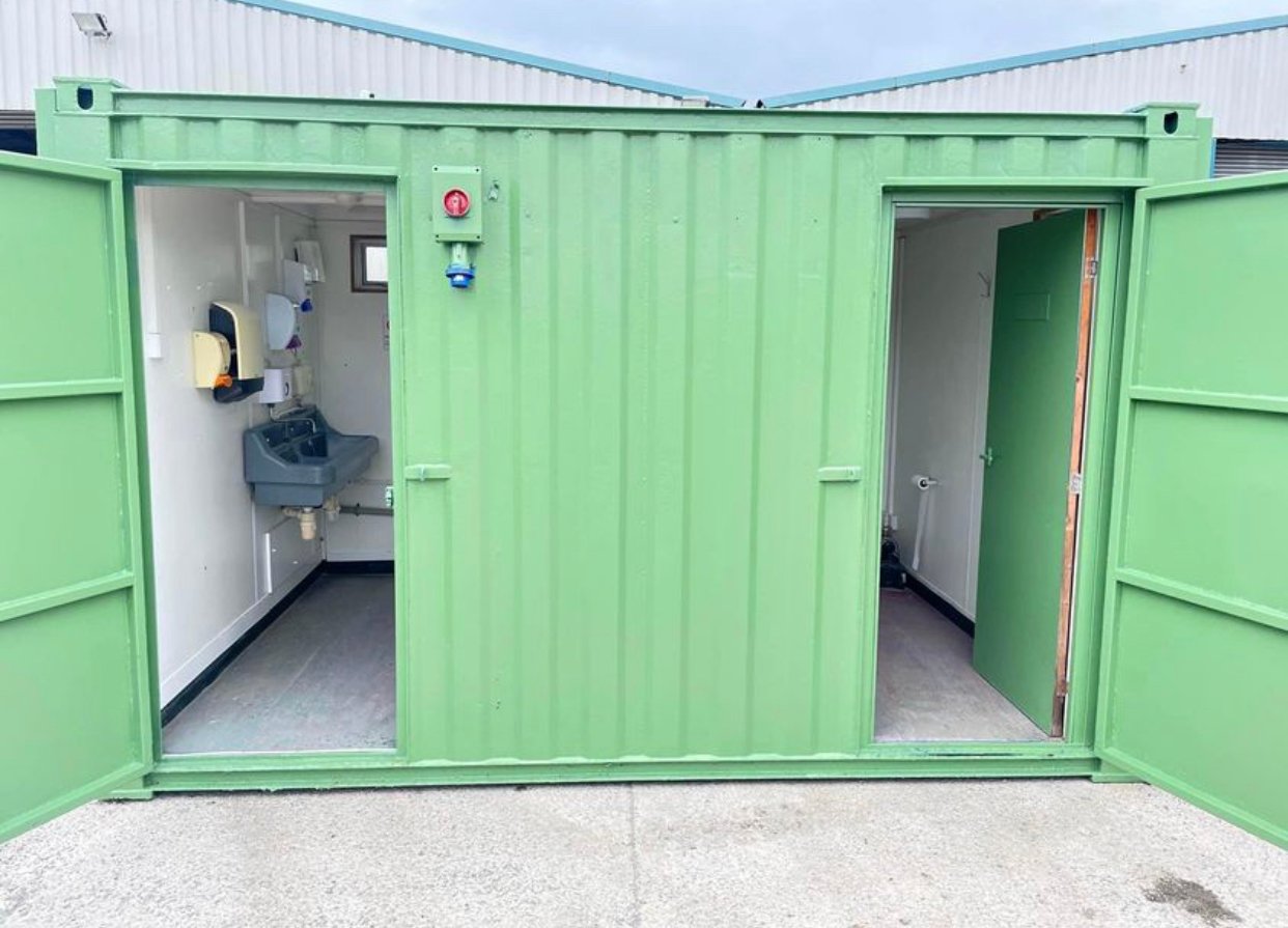 Baños Portátiles y Contenedores Marítimos