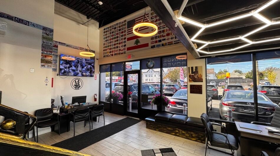 Sams-Auto-Sales-Customer-Service-Desk