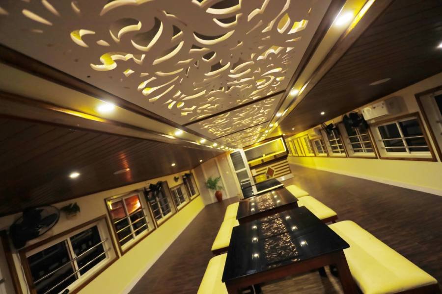 Book Premium Houseboat Alleppey | India Vacationz