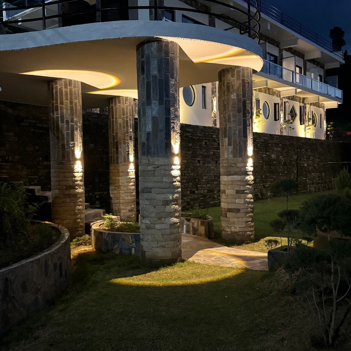 Luxury Destination Hotel in Almora for Stay & Events
