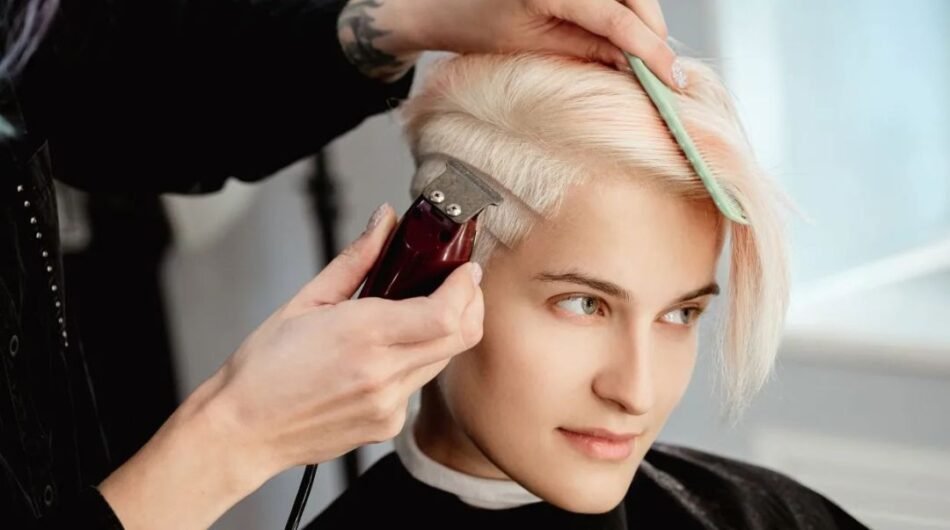 Book-an-Expert-Haircut-Stylist-NYC-for-a-Perfect-Finish
