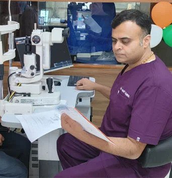Eye-Specialist-in-Meerut-Dr-Amit-Garg