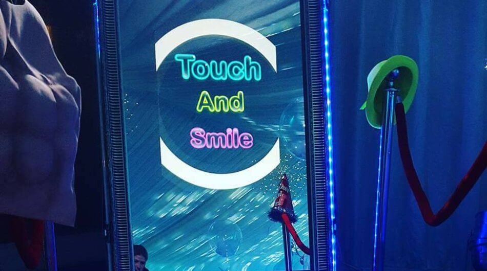 Drive Footfall and Social Buzz with the Selfie Mirror Experience