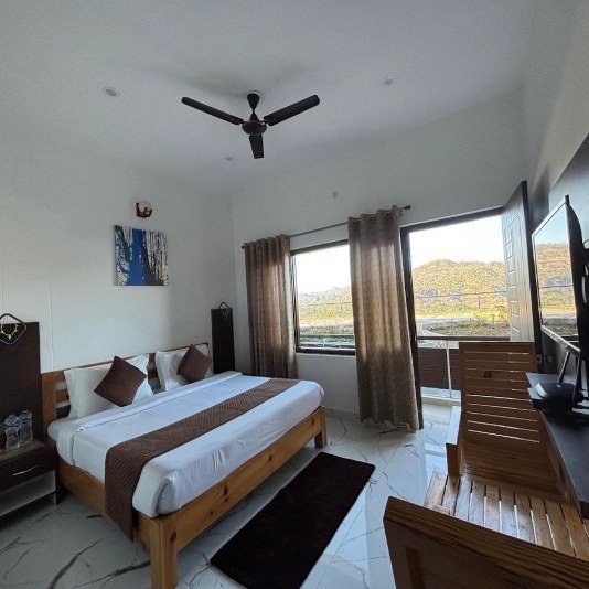 Best Hotel in Almora for Nature Lovers | Book Now