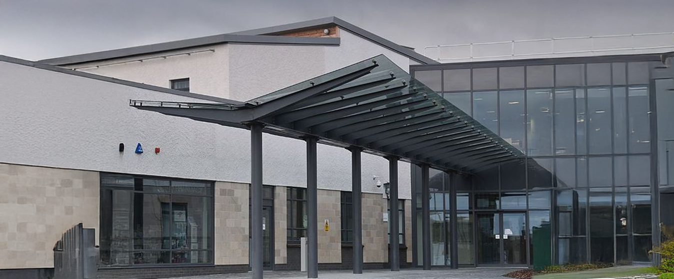 How Do You Choose the Best Canopies Manufacturer for Your Building?