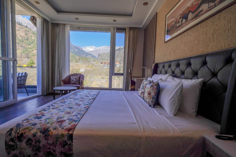 Luxury Hotel in Kullu Manali | Premium Stay with Scenic Himalayan Views