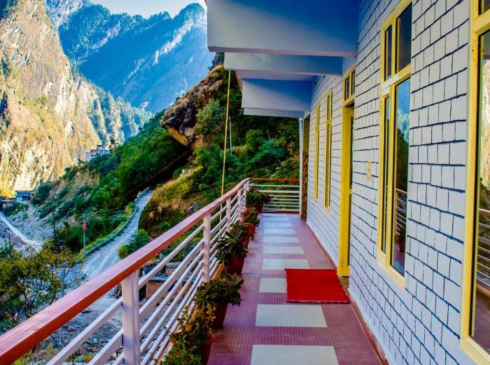 Book the Best Hotel at the Base of Hemkund Sahib at Ganga Resort