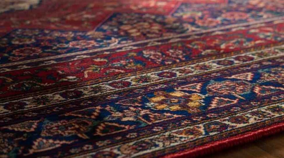 a-close-up-photograph-of-an-intricately-__CkTjcCvQC2I-KptfLSCIQ_HkaJlZWKQbaZFaqNQits7w_cover_sd-1-1