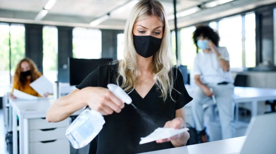 imgi_3_young-woman-with-face-mask-back-at-work-in-office-2CMYZKV-scaled-1-1280×854-1