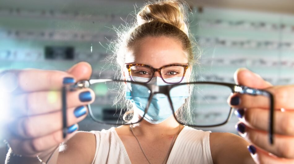 optometrist-showing-glasses-1